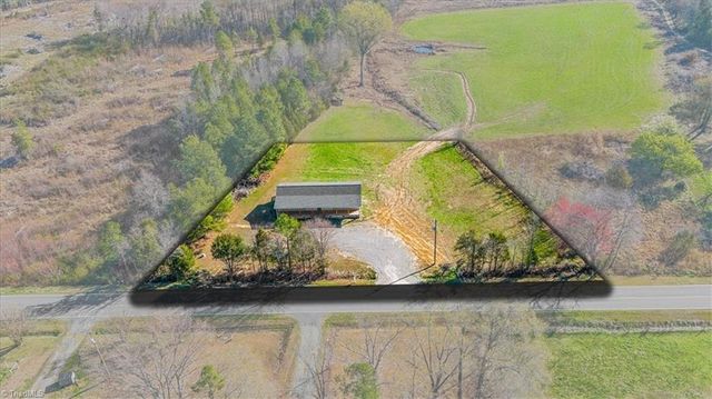 7489 Riverside Road, Seagrove, NC 27341