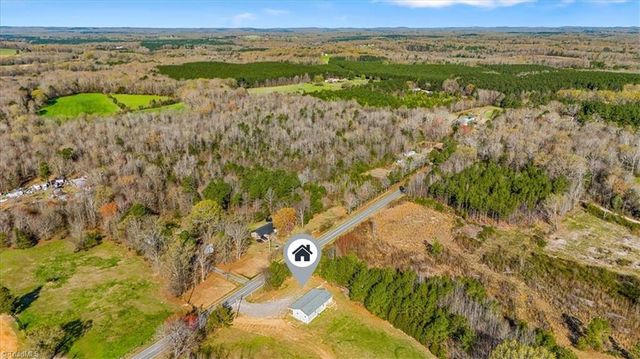 7489 Riverside Road, Seagrove, NC 27341