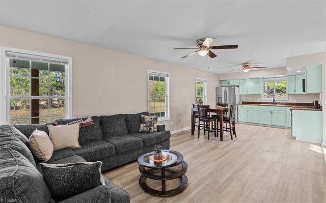 7489 Riverside Road, Seagrove, NC 27341