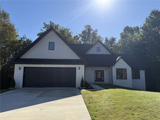 1738 Knollcrest Circle, Fayetteville, AR 72704
