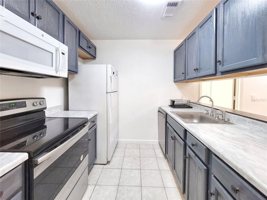 Image 11 of property listing at 3800 SW 20TH AVENUE 101, Gainesville, FL 32607