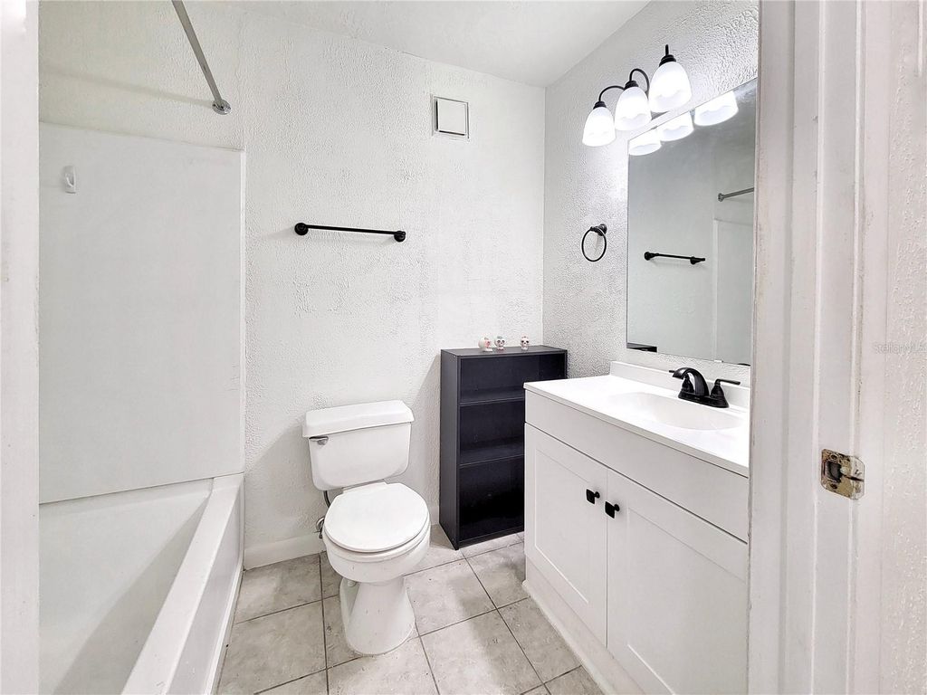 Image 29 of property listing at 3800 SW 20TH AVENUE 101, Gainesville, FL 32607