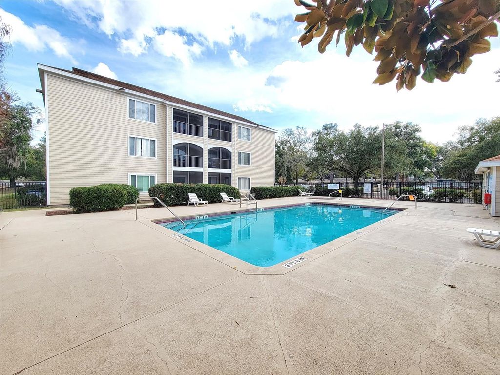 Image 36 of property listing at 3800 SW 20TH AVENUE 101, Gainesville, FL 32607