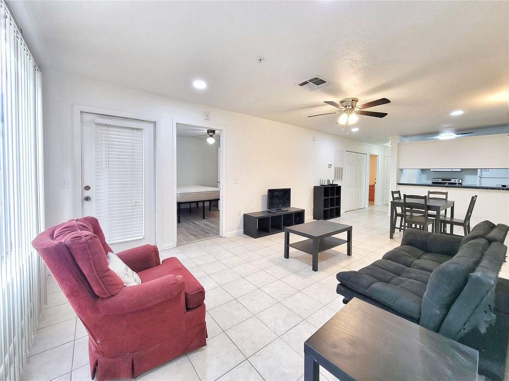 Image 8 of property listing at 3800 SW 20TH AVENUE 101, Gainesville, FL 32607