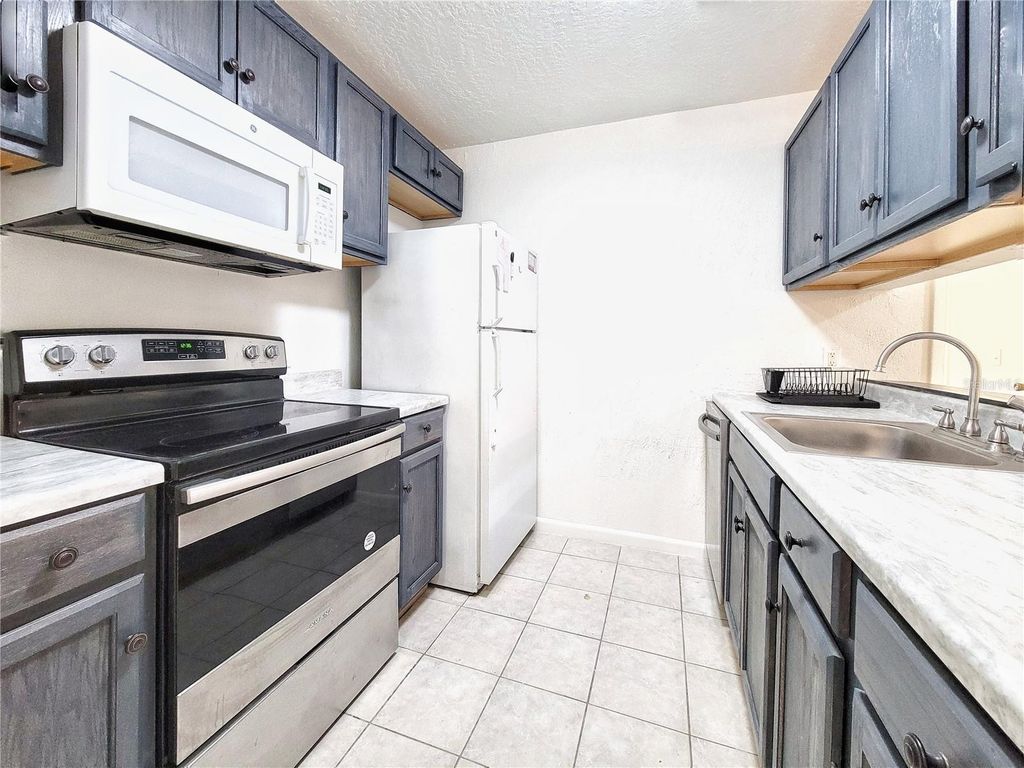 Image 9 of property listing at 3800 SW 20TH AVENUE 101, Gainesville, FL 32607