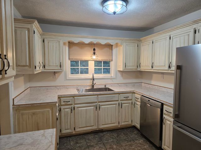 93 Penny Lane, Albany, KY 42602