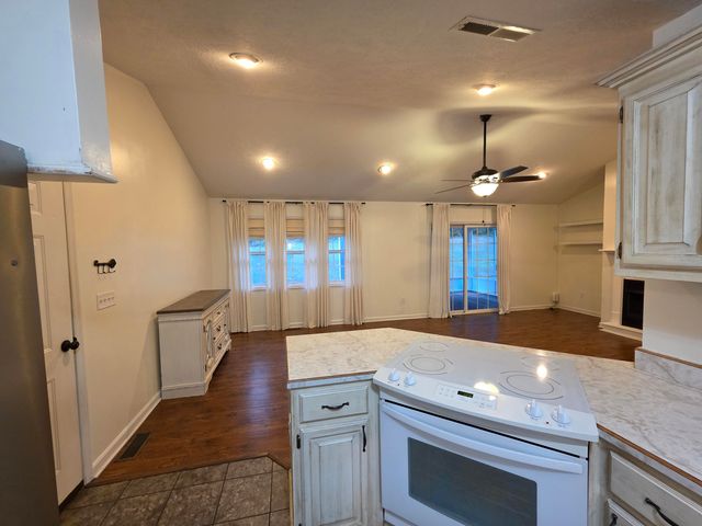 93 Penny Lane, Albany, KY 42602