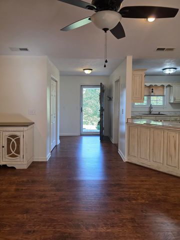 93 Penny Lane, Albany, KY 42602