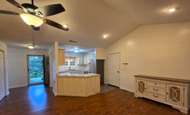 93 Penny Lane, Albany, KY 42602