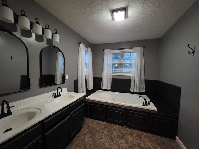 93 Penny Lane, Albany, KY 42602