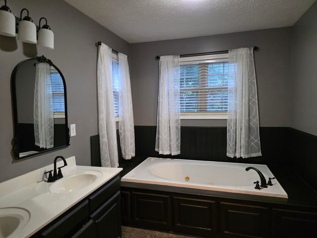 93 Penny Lane, Albany, KY 42602