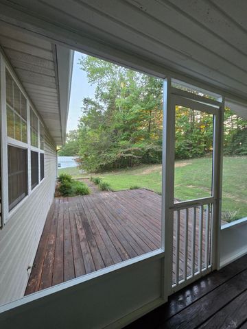 93 Penny Lane, Albany, KY 42602