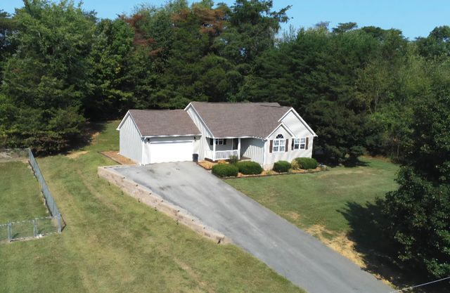 93 Penny Lane, Albany, KY 42602