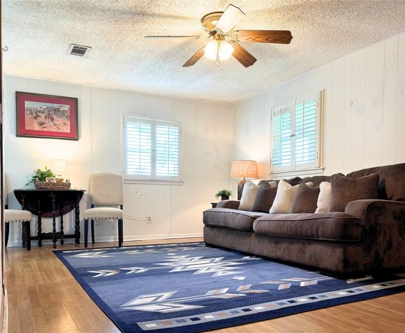 409 Moffett Springs Road, Huntsville, TX 77320