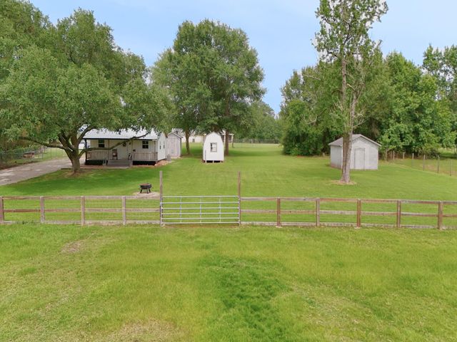 409 Moffett Springs Road, Huntsville, TX 77320