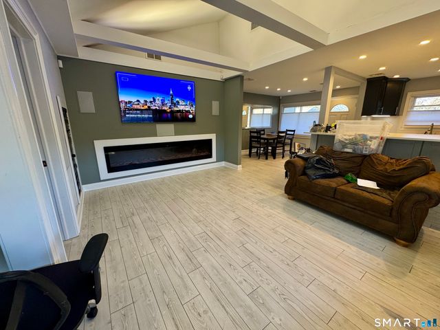 4 Hellstrom Road, East Haven, CT 06512