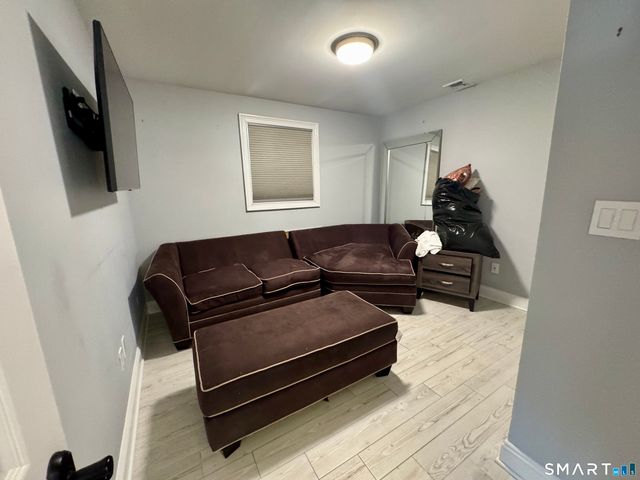 4 Hellstrom Road, East Haven, CT 06512