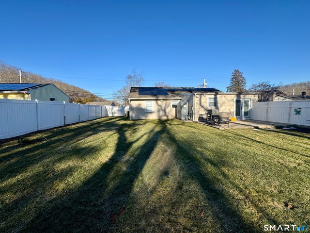 4 Hellstrom Road, East Haven, CT 06512