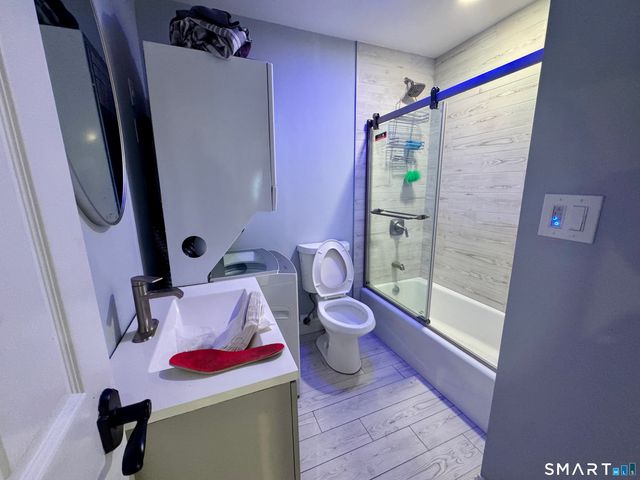 4 Hellstrom Road, East Haven, CT 06512