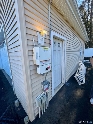 4 Hellstrom Road, East Haven, CT 06512