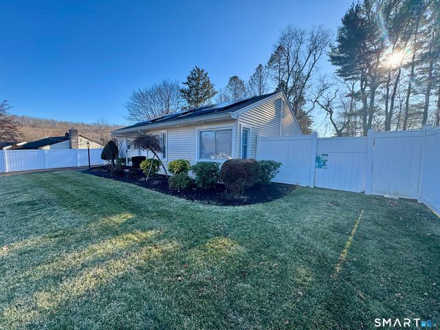 4 Hellstrom Road, East Haven, CT 06512