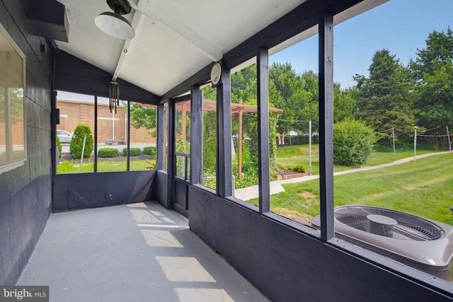 116 W MAIN ST, Mount Joy, PA 17552
