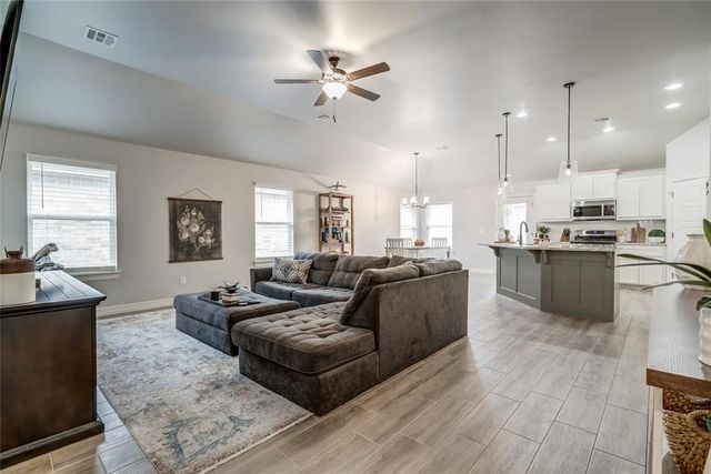 9113 Anaum Lane, Yukon, OK 73099