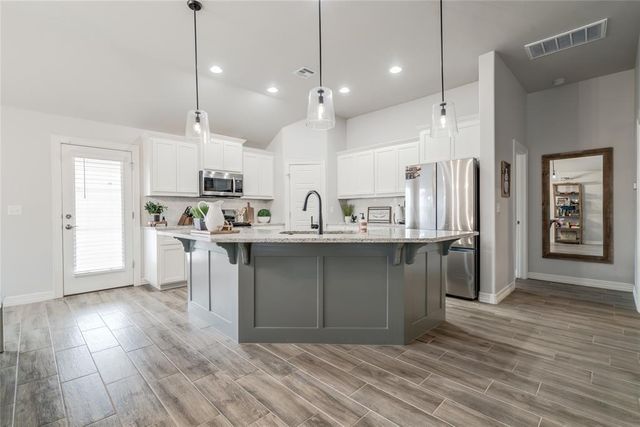 9113 Anaum Lane, Yukon, OK 73099