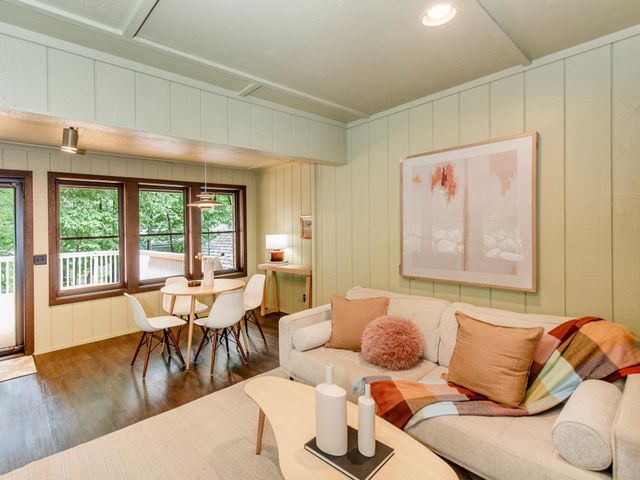 13900 Hill Ridge Drive, Hopkins, MN 55305