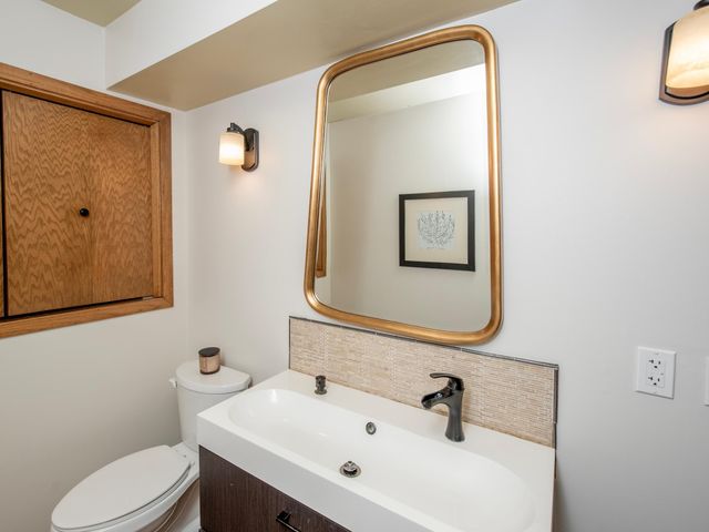 13900 Hill Ridge Drive, Hopkins, MN 55305