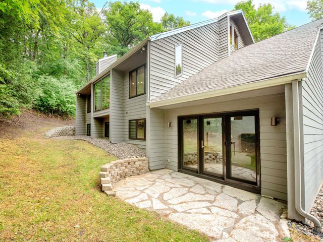 13900 Hill Ridge Drive, Hopkins, MN 55305