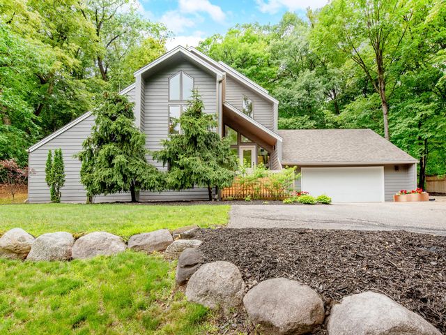 13900 Hill Ridge Drive, Hopkins, MN 55305