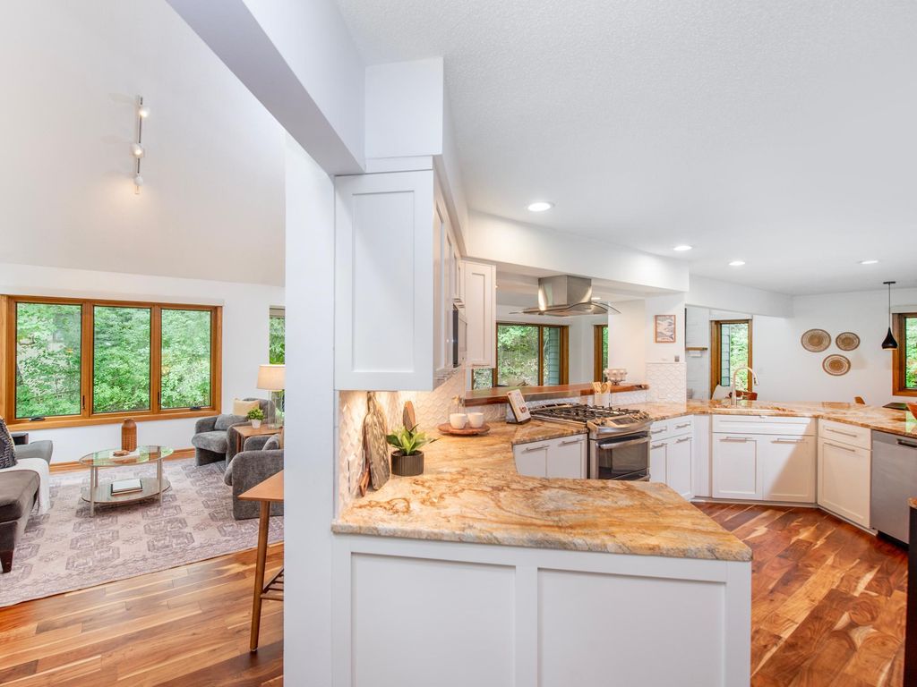 13900 Hill Ridge Drive, Hopkins, MN 55305 — photo 5