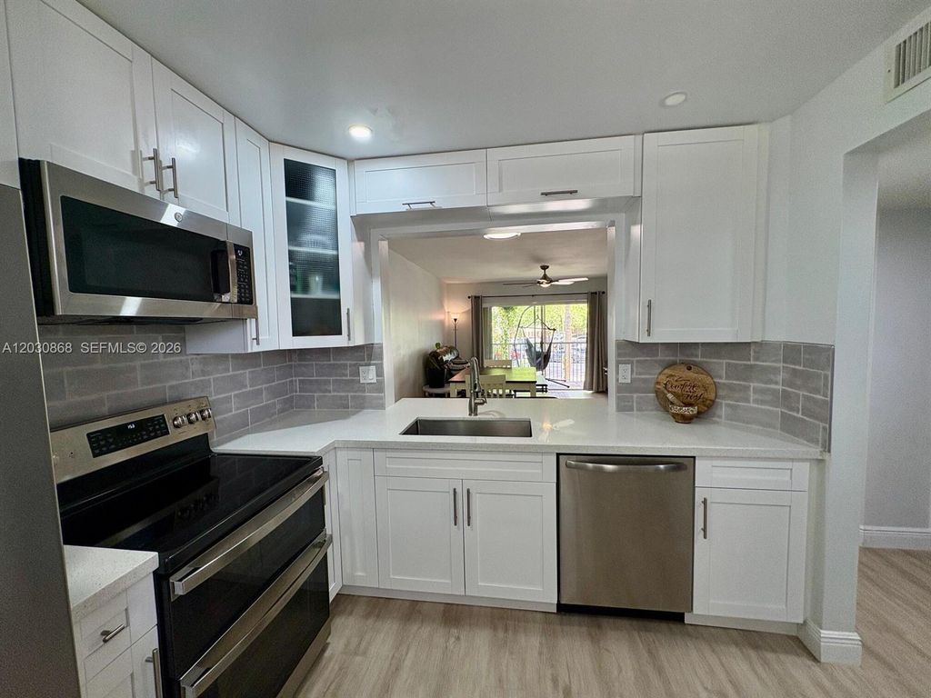 8750 Royal Palm Blvd 208-3, Coral Springs, FL 33065