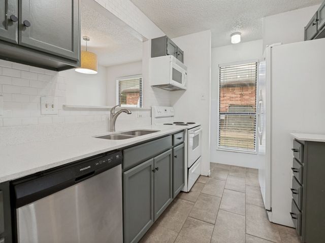 3006 Post Oak Drive, Euless, TX 76039