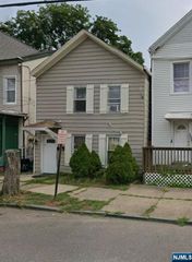 8 Kossuth Street, Haledon, NJ 07508