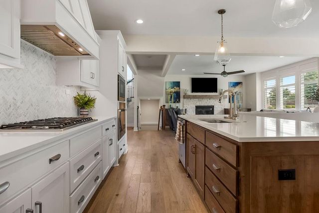 23905 W 70th Terrace, Shawnee, KS 66226