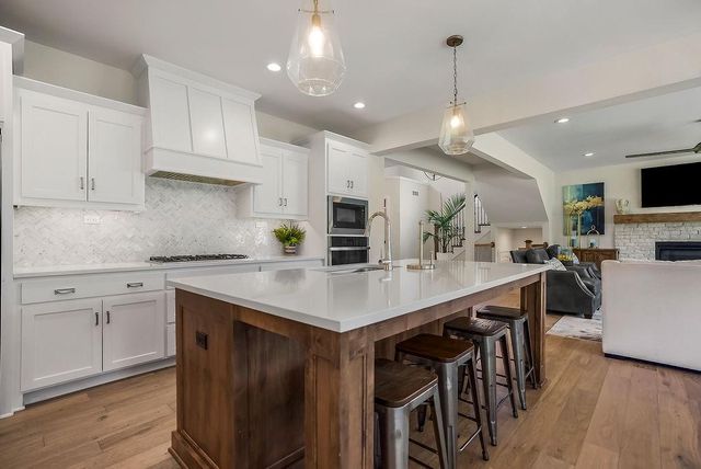 23905 W 70th Terrace, Shawnee, KS 66226