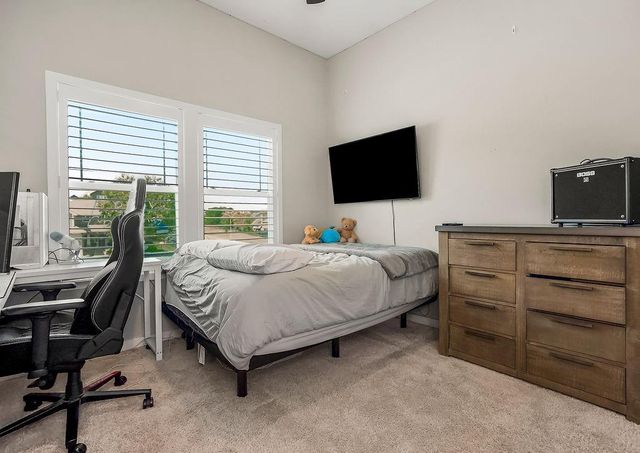 23905 W 70th Terrace, Shawnee, KS 66226