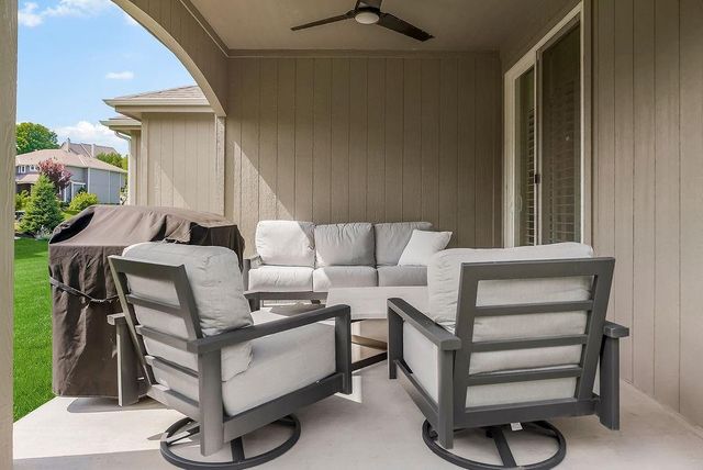 23905 W 70th Terrace, Shawnee, KS 66226