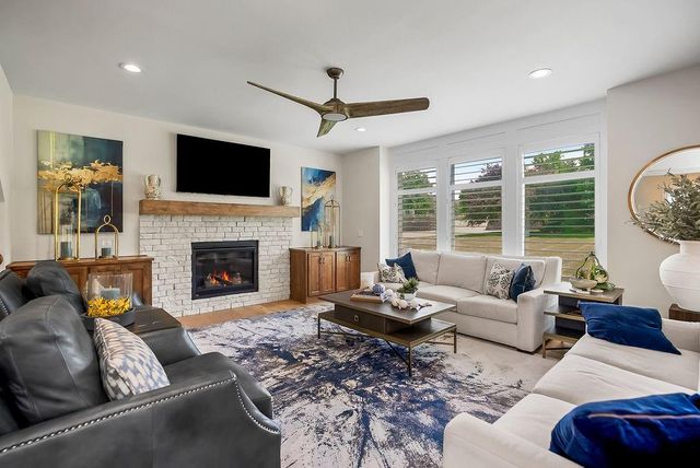 23905 W 70th Terrace, Shawnee, KS 66226