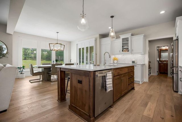 23905 W 70th Terrace, Shawnee, KS 66226