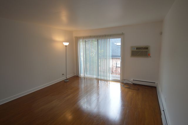 845 WESTMORELAND Drive 6, Vernon Hills, IL 60061