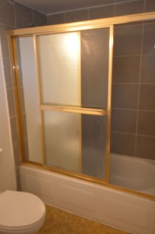 845 WESTMORELAND Drive 6, Vernon Hills, IL 60061