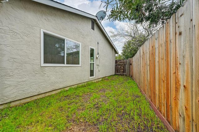 5717 Mount Hood Ct, Sacramento, CA 95842