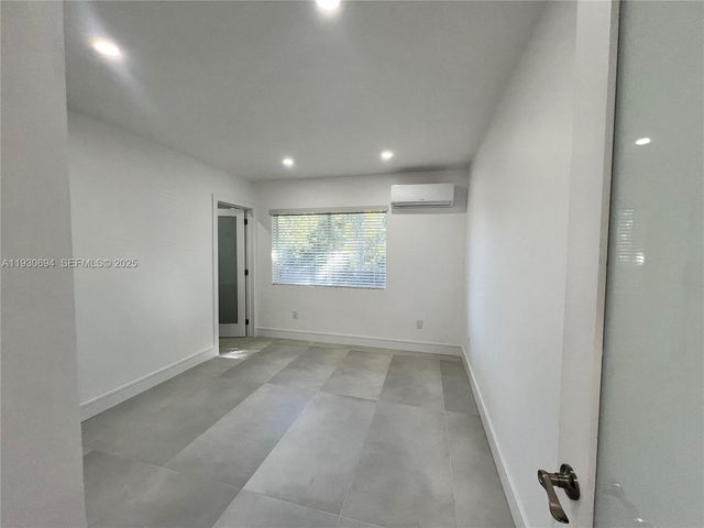 75 NE 70th St, Miami, FL 33138