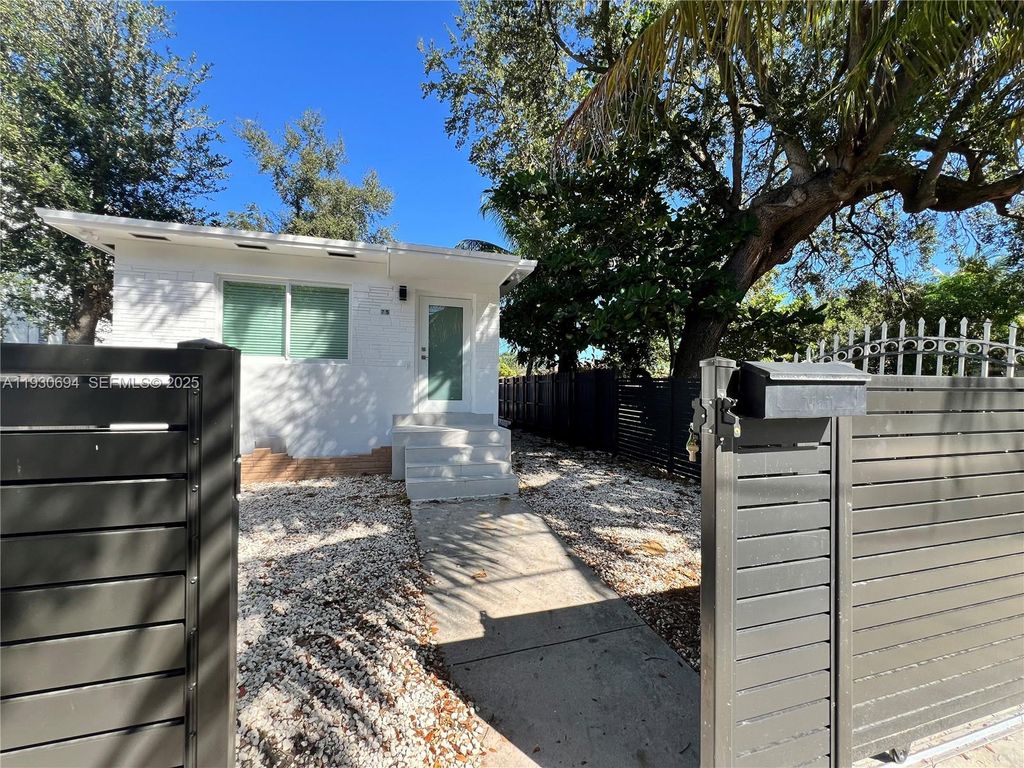 75 NE 70th St, Miami, FL 33138