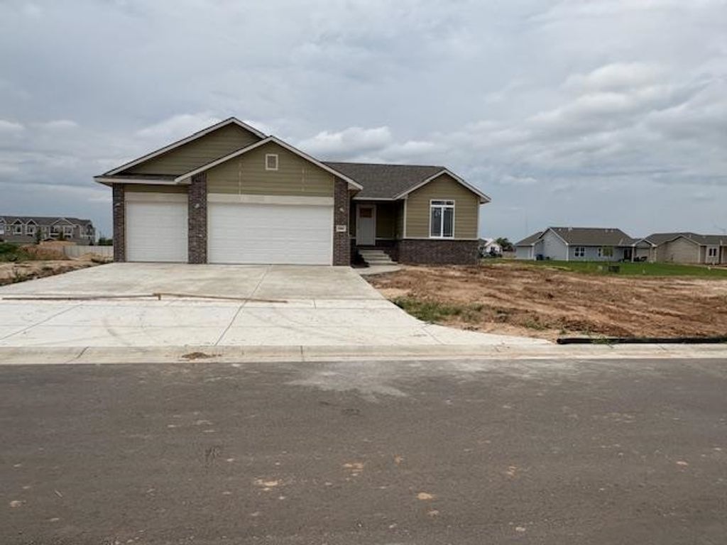 10771 Sondra Ct, Maize, KS 67101