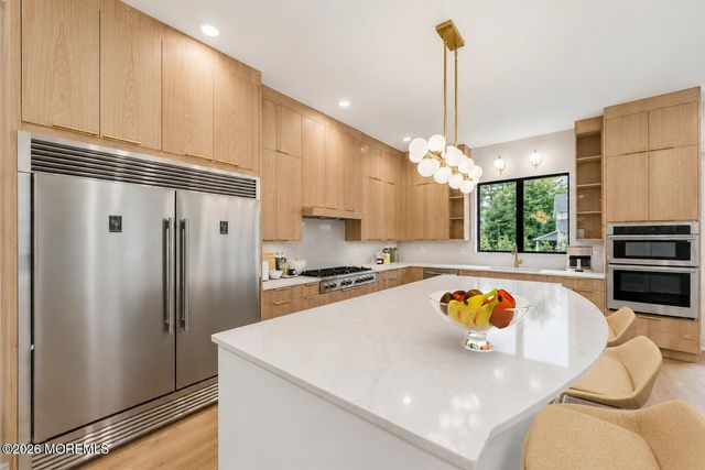 15 Hobart Street, Marlboro, NJ 07746
