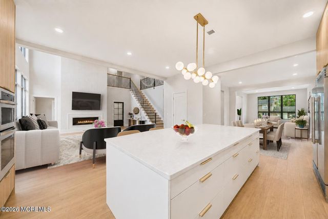15 Hobart Street, Marlboro, NJ 07746